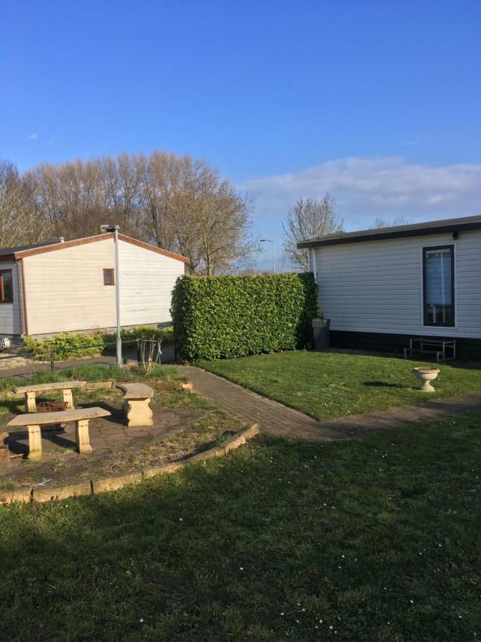 Ruime Chalet Midden In De Natuur In Lith Exterior foto