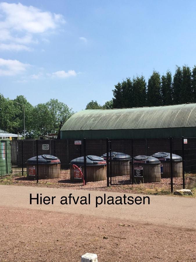 Ruime Chalet Midden In De Natuur In Lith Exterior foto